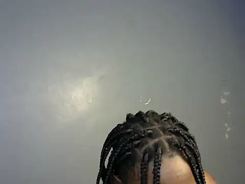 Snapshot of Hotnessy chatting on 12/17/24, 02:01 Hotnessy online show from 12/17/24, 02:01