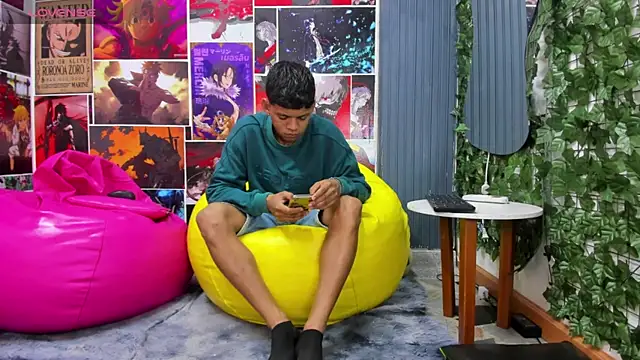 Snapshot of Jeffry_wolvess chatting on 01/15/25, 12:36 Jeffry wolvess online show from 01/15/25, 12:36