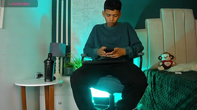 Snapshot of Jeffry_wolvess chatting on 03/04/25, 12:12 Jeffry wolvess online show from 03/04/25, 12:12