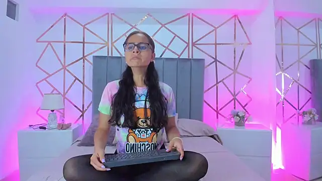 Giselle Roldan online show from 01/24/25, 11:59