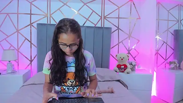 Giselle Roldan online show from 01/24/25, 03:02