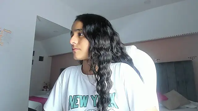 Giselle Roldan online show from 09/26/25, 04:05