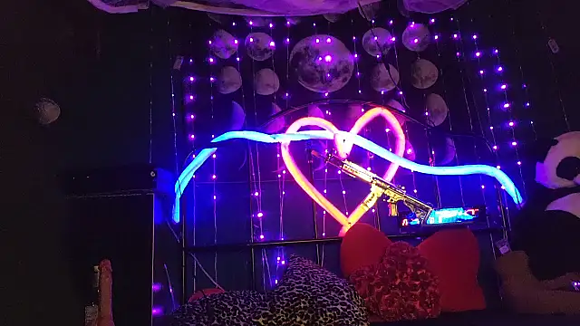 Snapshot of anonymouszN chatting on 11/02/25, 09:06 anonymouszN online show from 11/02/25, 09:06