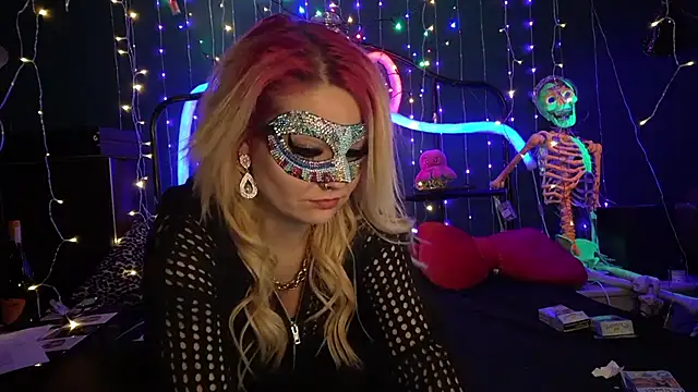 Snapshot of anonymouszN chatting on 12/14/25, 08:13 anonymouszN online show from 12/14/25, 08:13