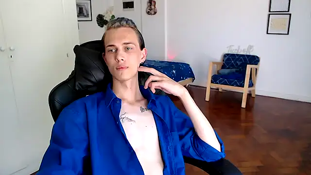 Snapshot of Den_BlueXx chatting on 12/10/24, 02:39 Den BlueXx online show from 12/10/24, 02:39