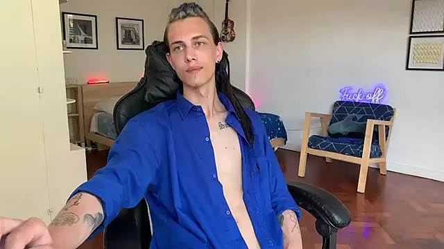 Snapshot of Den_BlueXx chatting on 12/10/24, 09:22 Den BlueXx online show from 12/10/24, 09:22