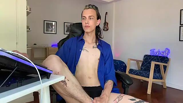 Snapshot of Den_BlueXx chatting on 12/12/24, 04:10 Den BlueXx online show from 12/12/24, 04:10