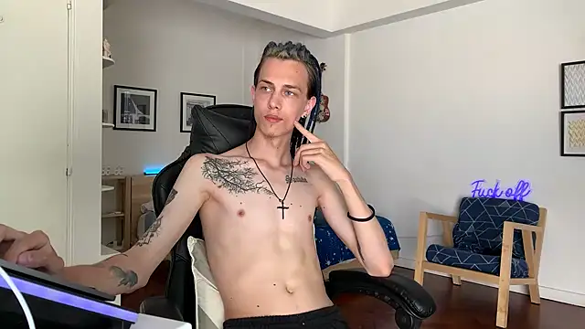 Snapshot of Den_BlueXx chatting on 12/16/24, 01:00 Den BlueXx online show from 12/16/24, 01:00