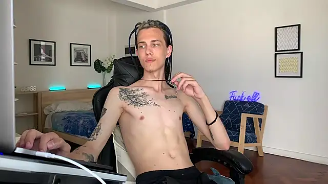 Snapshot of Den_BlueXx chatting on 12/18/24, 01:23 Den BlueXx online show from 12/18/24, 01:23