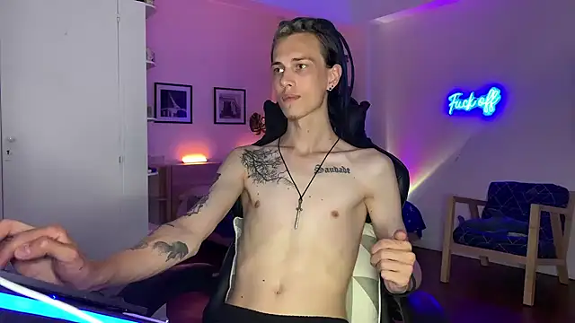 Snapshot of Den_BlueXx chatting on 12/22/24, 03:33 Den BlueXx online show from 12/22/24, 03:33