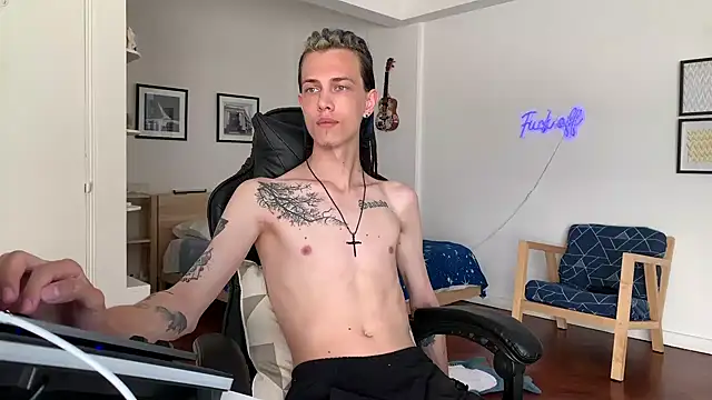 Snapshot of Den_BlueXx chatting on 12/23/24, 10:32 Den BlueXx online show from 12/23/24, 10:32