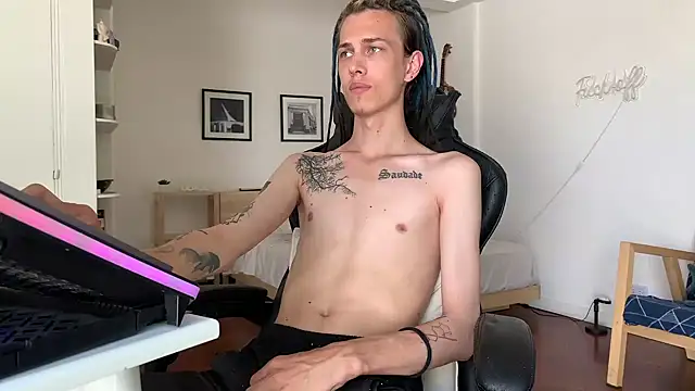 Snapshot of Den_BlueXx chatting on 01/13/25, 02:21 Den BlueXx online show from 01/13/25, 02:21