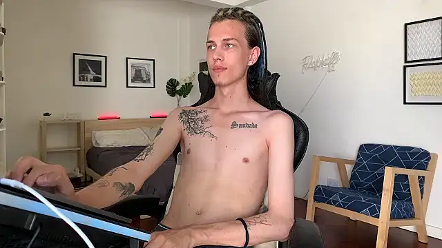 Snapshot of Den_BlueXx chatting on 01/22/25, 01:00 Den BlueXx online show from 01/22/25, 01:00