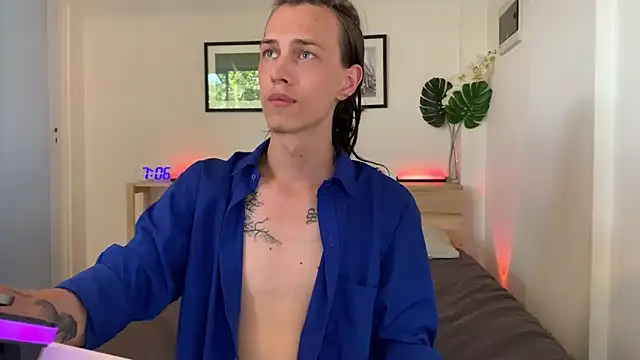 Snapshot of Den_BlueXx chatting on 01/27/25, 10:06 Den BlueXx online show from 01/27/25, 10:06