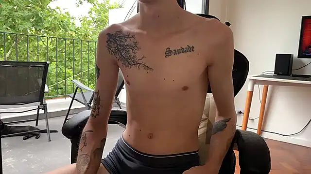 Snapshot of Den_BlueXx chatting on 02/15/25, 11:28 Den BlueXx online show from 02/15/25, 11:28