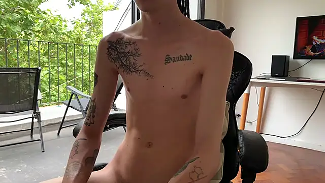 Snapshot of Den_BlueXx chatting on 02/16/25, 04:10 Den BlueXx online show from 02/16/25, 04:10