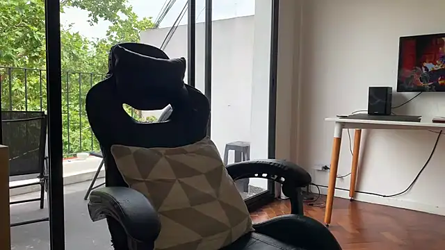 Snapshot of Den_BlueXx chatting on 02/18/25, 04:48 Den BlueXx online show from 02/18/25, 04:48