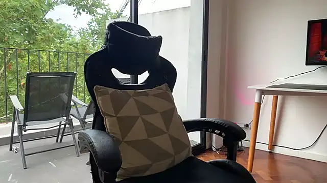 Snapshot of Den_BlueXx chatting on 03/12/25, 12:57 Den BlueXx online show from 03/12/25, 12:57