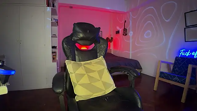 Snapshot of Den_BlueXx chatting on 10/01/25, 10:05 Den BlueXx online show from 10/01/25, 10:05