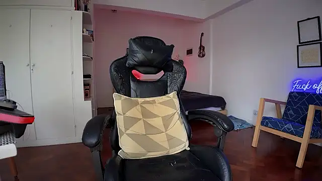 Snapshot of Den_BlueXx chatting on 10/12/25, 09:03 Den BlueXx online show from 10/12/25, 09:03