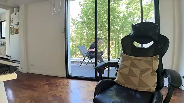 Snapshot of Den_BlueXx chatting on 10/31/25, 06:53 Den BlueXx online show from 10/31/25, 06:53