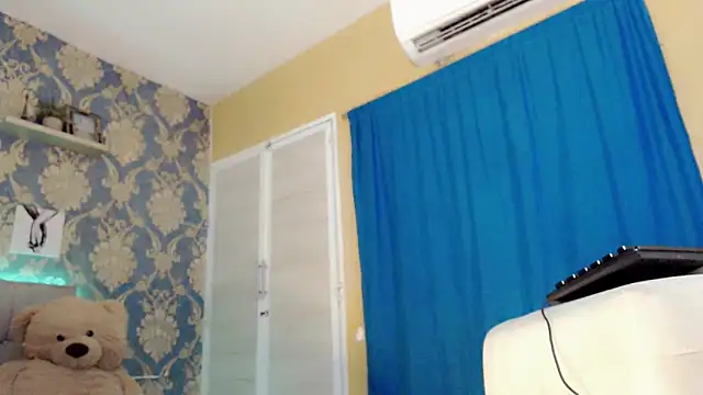 nicoledollts online show from 11/29/25, 04:04