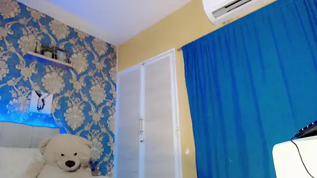 nicoledollts online show from 05/04/26, 08:38