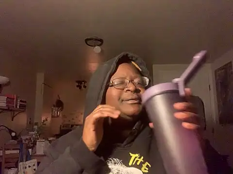 Snapshot of BigKittyRaven chatting on 01/03/25, 04:22 BigKittyRaven online show from 01/03/25, 04:22