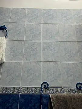 ellie mcdonald online show from 10/12/25, 01:04