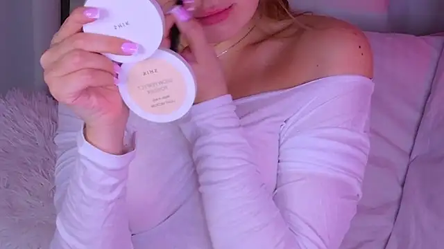 BeatriceEsmont online show from 11/15/25, 07:32