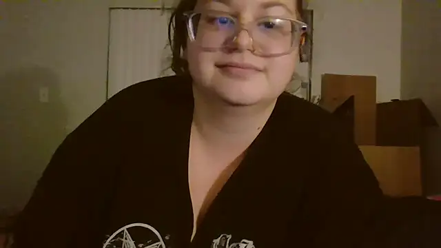 Snapshot of HoneyBear19 chatting on 12/08/24, 08:20 HoneyBear19 online show from 12/08/24, 08:20