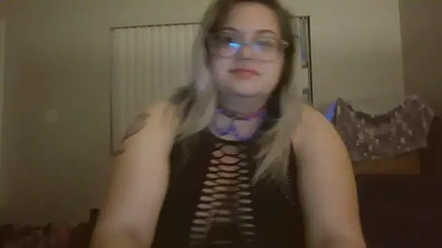 Snapshot of HoneyBear19 chatting on 02/04/25, 07:29 HoneyBear19 online show from 02/04/25, 07:29