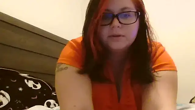 Snapshot of HoneyBear19 chatting on 11/02/25, 05:21 HoneyBear19 online show from 11/02/25, 05:21