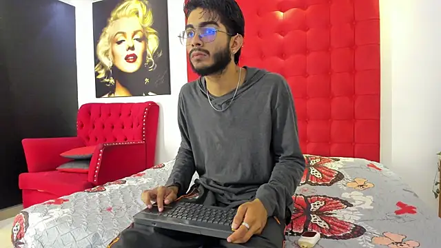 orion perla online show from 03/11/25, 04:21