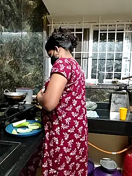 Snapshot of Tamil_Shalini_Lustyy chatting on 12/19/25, 11:12 Tamil Shalini Lustyy online show from 12/19/25, 11:12