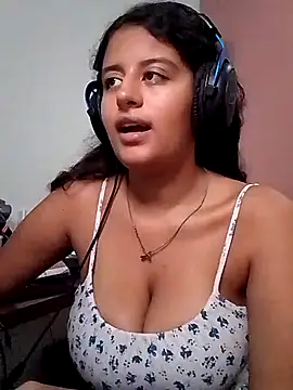 Snapshot of Babydol18_ chatting on 03/01/25, 03:32 Babydol18  online show from 03/01/25, 03:32
