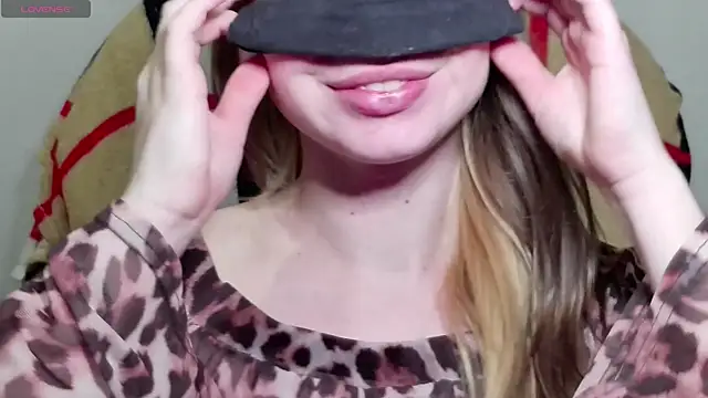 Snapshot of Mikki5P chatting on 01/18/25, 08:19 Mikki5P online show from 01/18/25, 08:19