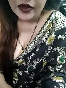 Snapshot of Mayuri77 chatting on 12/19/25, 04:58 Mayuri77 online show from 12/19/25, 04:58