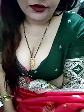 Snapshot of Mayuri77 chatting on 12/20/25, 06:42 Mayuri77 online show from 12/20/25, 06:42