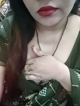 Snapshot of Mayuri77 chatting on 02/17/26, 05:04 Mayuri77 online show from 02/17/26, 05:04