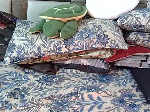 Snapshot of Unique_emy chatting on 12/02/25, 04:35 Unique emy online show from 12/02/25, 04:35