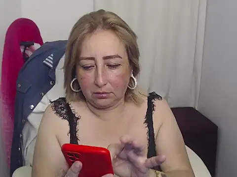 Snapshot of Xileny-Halliwey chatting on 01/11/25, 01:06 Xileny-Halliwey online show from 01/11/25, 01:06