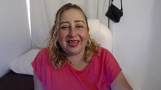 Snapshot of Xileny-Halliwey chatting on 09/19/25, 03:45 Xileny-Halliwey online show from 09/19/25, 03:45