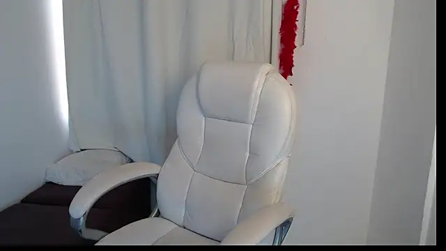 Snapshot of Xileny-Halliwey chatting on 10/19/25, 01:34 Xileny-Halliwey online show from 10/19/25, 01:34