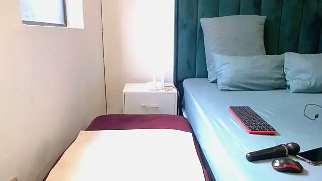 Snapshot of LolaTwerksXX chatting on 04/16/26, 11:33 LolaTwerksXX online show from 04/16/26, 11:33