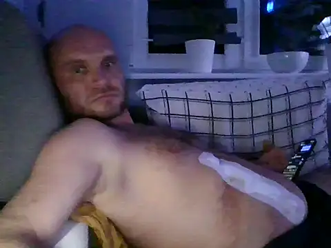 Snapshot of Ak0904 chatting on 10/21/25, 09:15 Ak0904 online show from 10/21/25, 09:15