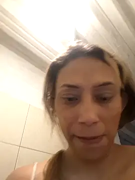 Snapshot of salome_drasin chatting on 04/15/26, 10:21 salome drasin online show from 04/15/26, 10:21