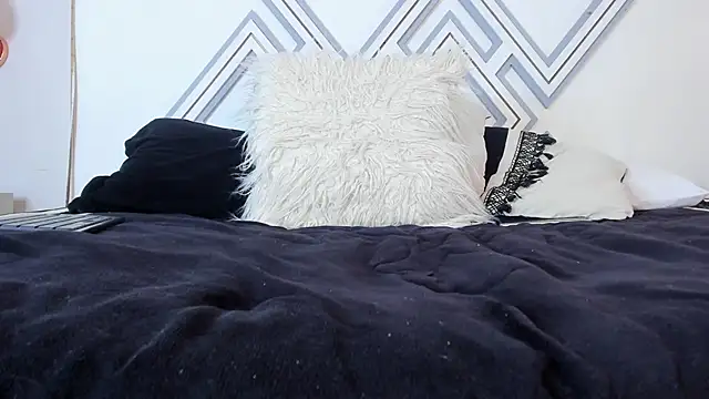 Radiant Naomi online show from 03/04/25, 05:56