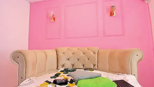 Snapshot of briannaduque chatting on 01/11/25, 03:42 briannaduque online show from 01/11/25, 03:42