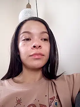 sofiaVelez01 online show from 12/15/24, 06:37